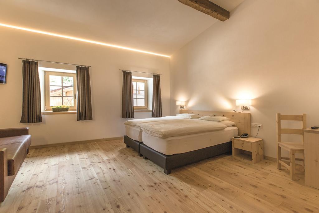 Hotel Helvetia Mustair Room photo